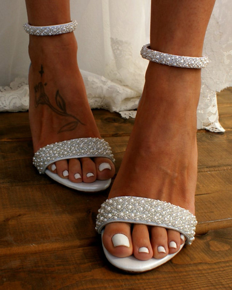 Stijlvolle bruidssandalen met delicate bandjes – Mirella