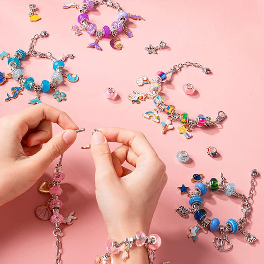 DIY-armband knutselset voor kinderen met kralen, bedels en cadeaudoos