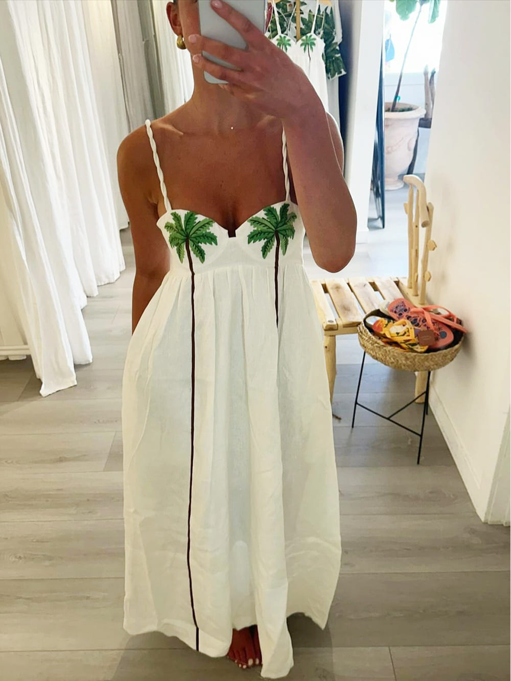 Trendy schouderjurk met tropische palmprint – Estelle