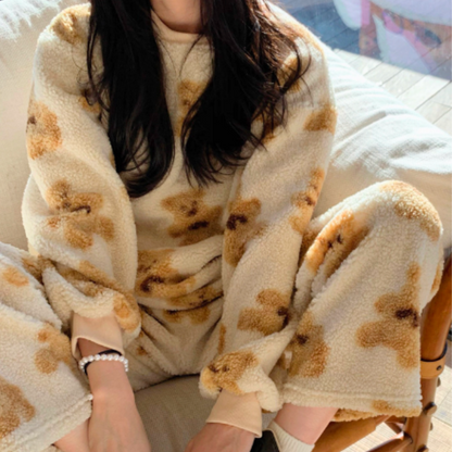 Fluweelzachte Pyjamaset met Berenprint – Mila