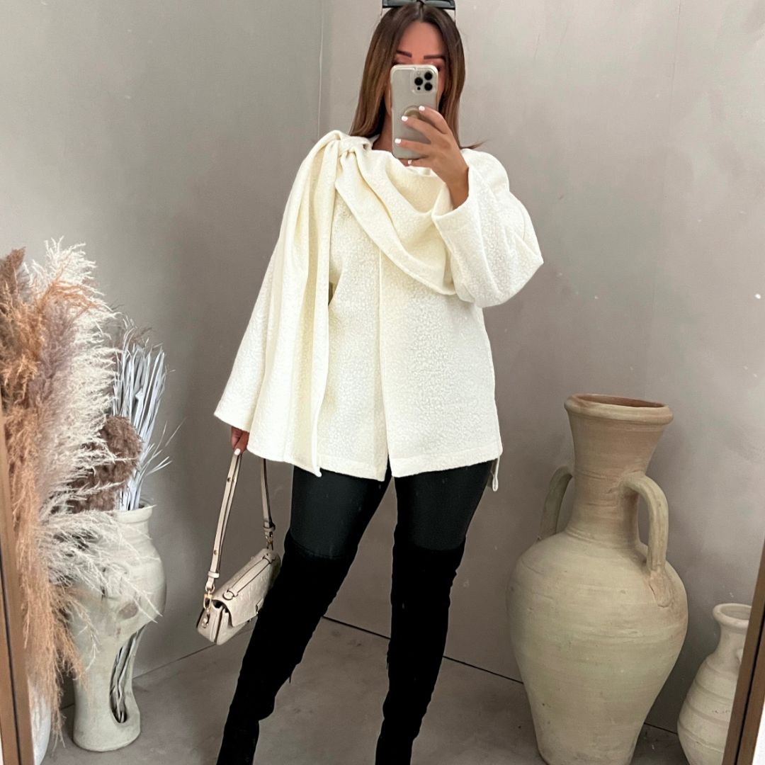 Bouclé Poncho met Sjaaldetail – Vivienne