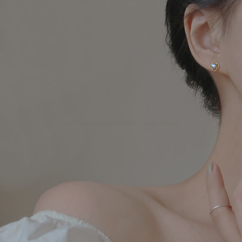 Delicate Vintage Oorbellen met Opaal - Seraphina
