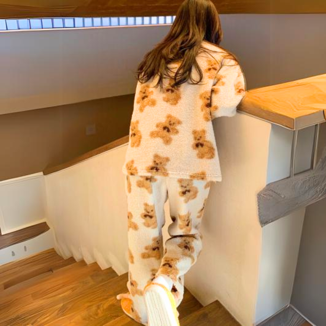 Fluweelzachte Pyjamaset met Berenprint – Mila