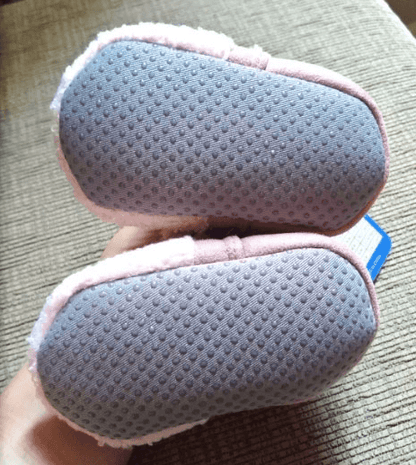 Zachte slipvaste loopschoentjes voor baby's met lammetjesmotief – Winterwonder Stapjeswarm