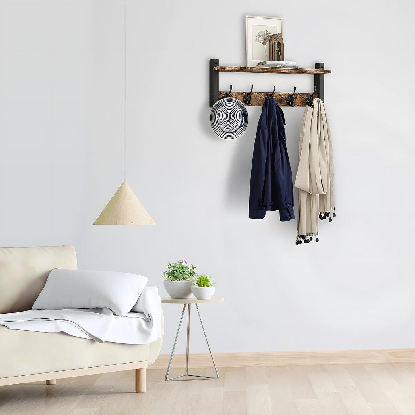 Wandgemonteerde Kapstok met Plank en 5 Metalen Haken – Ravora