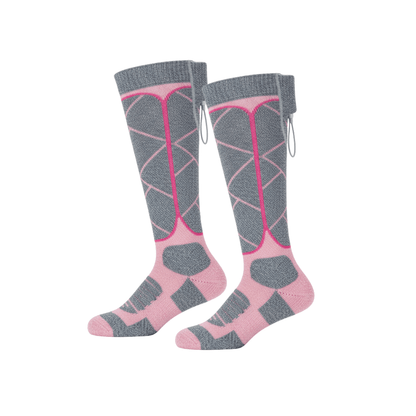 Twee roze en grijze kniehoge sokken met roze patroonlijnen en een koordje aan de boord