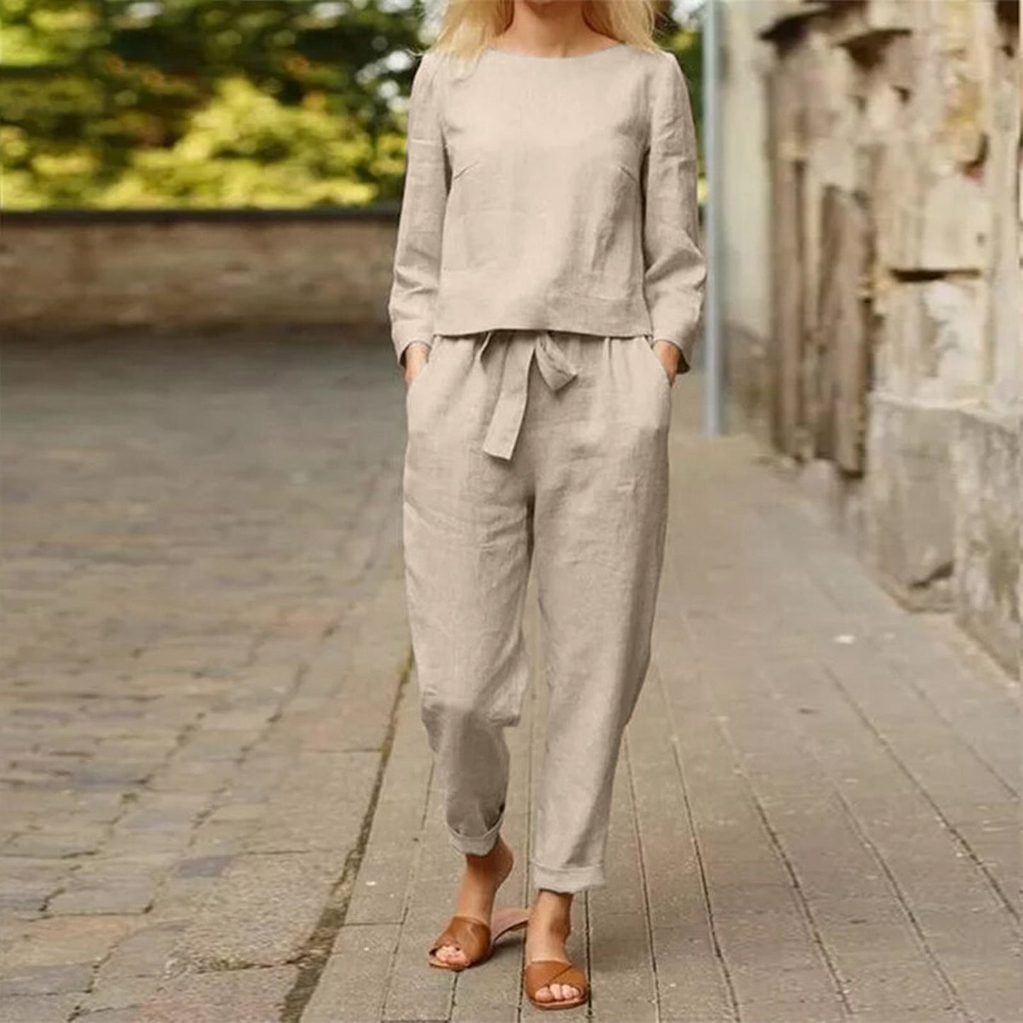 Tweedelige damesoutfit met ronde hals shirt en broek met elastische taille - Nia