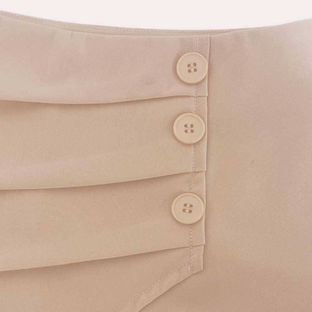 Asymmetrische Damesshort met Sierknopen – Nerina
