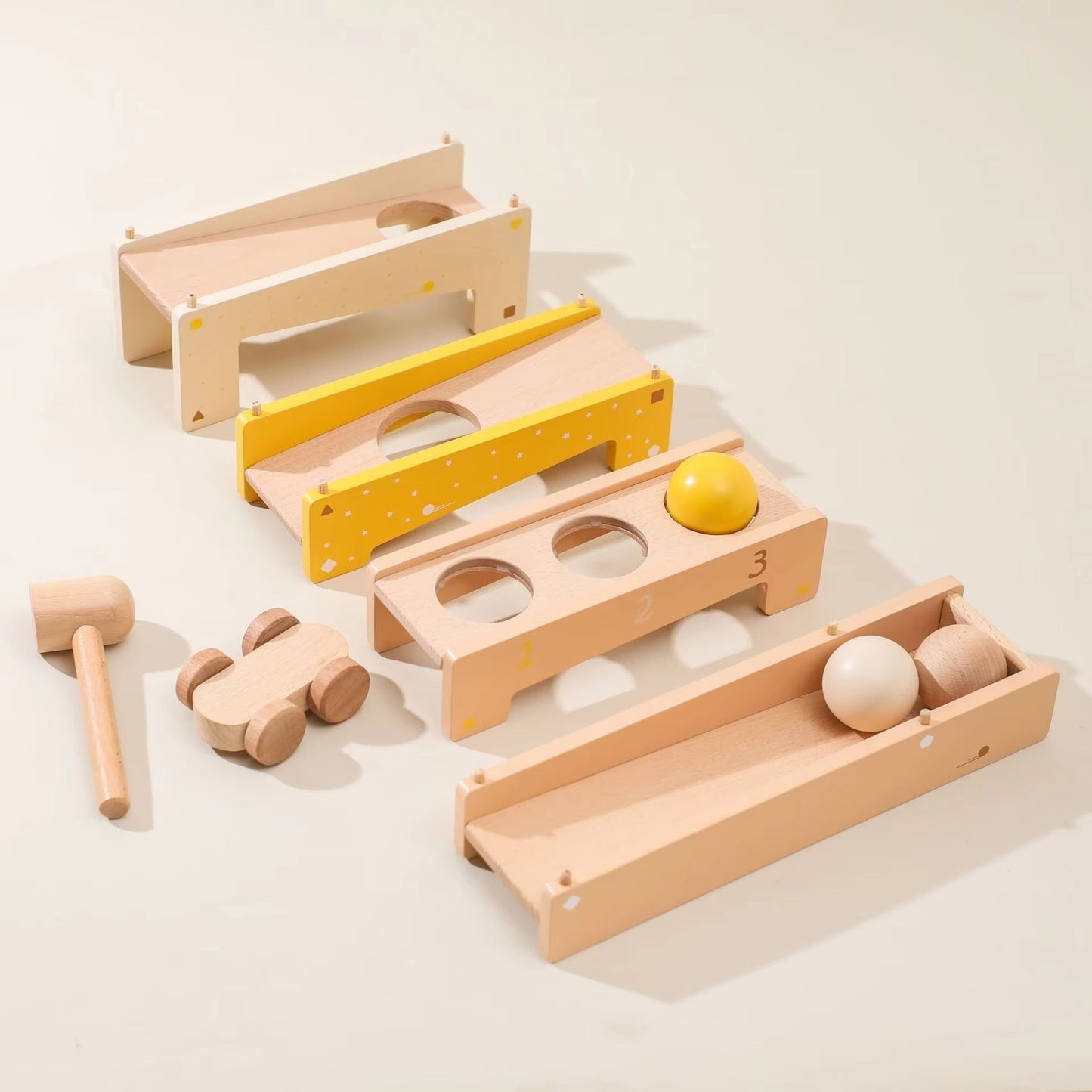 Motorische houten knikkerbaan met hamer en auto – Spielschub