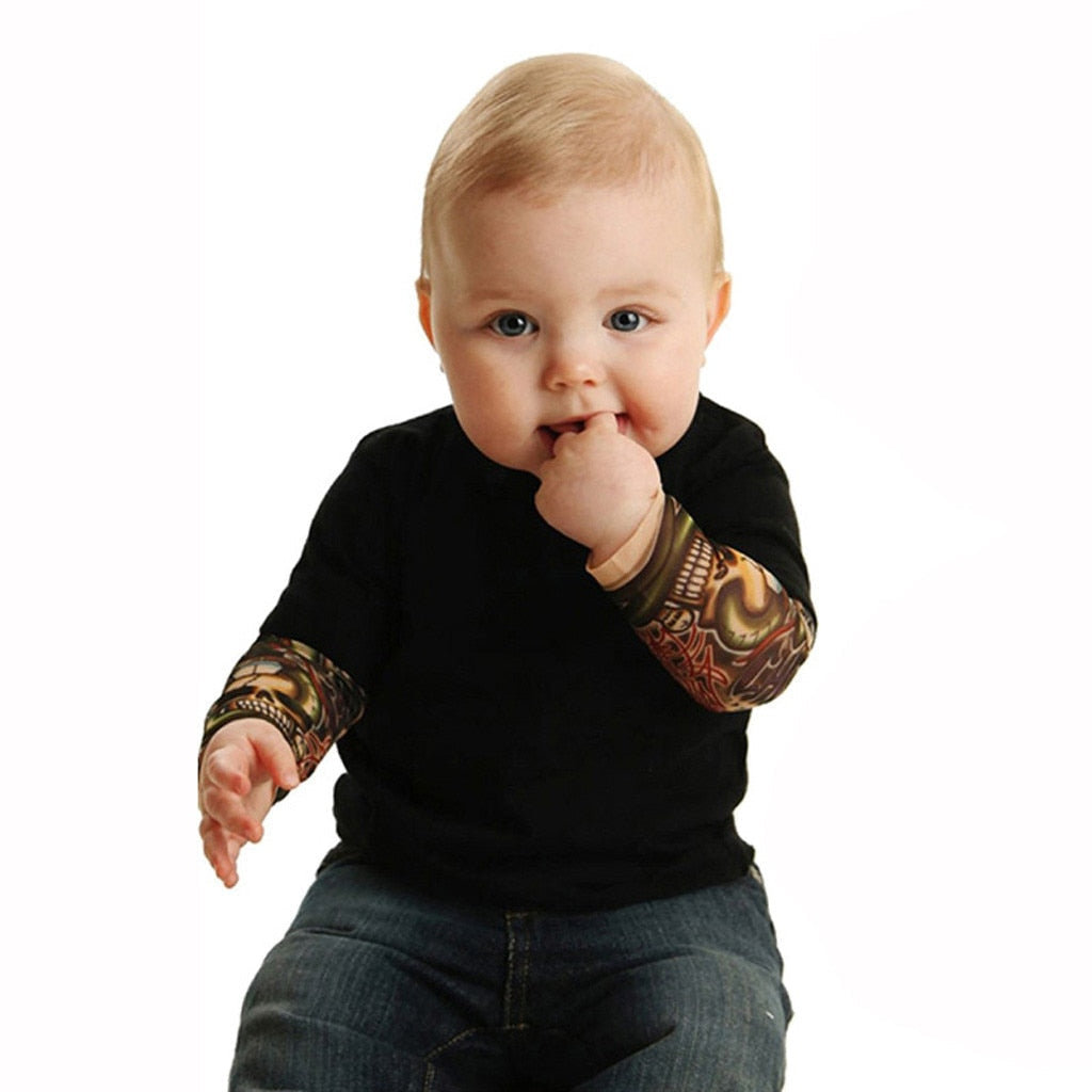 Babybody met lange mouwen en tattoo-print op de mouwen – Rockbaby