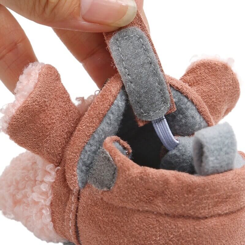 Zachte slipvaste loopschoentjes voor baby's met lammetjesmotief – Winterwonder Stapjeswarm
