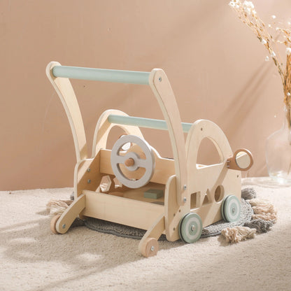 Houten loopwagen met Montessori-speelonderdelen en spiegels.
