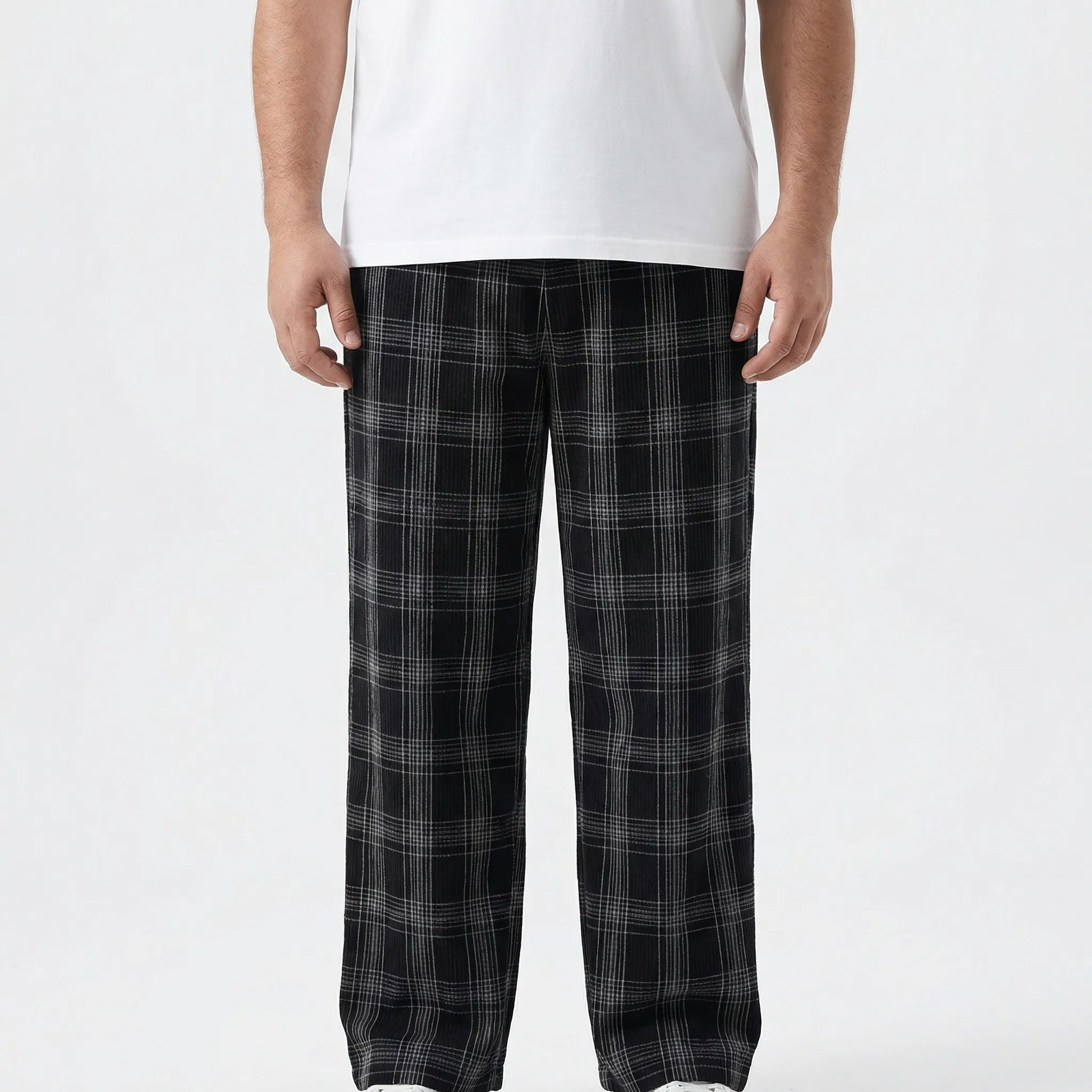 Plus Size Relaxed Plaid Pants - Domingo