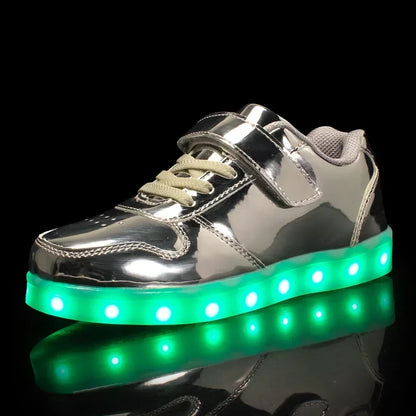 LED-sneakers voor kinderen met kleurveranderend lichteffect tijdens het lopen