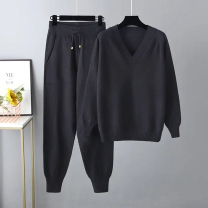 Tweedelige Gebreide Dames Set met V-hals Trui & Broek – Noelia