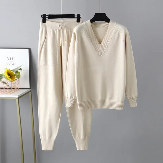 Tweedelige Gebreide Dames Set met V-hals Trui & Broek – Noelia