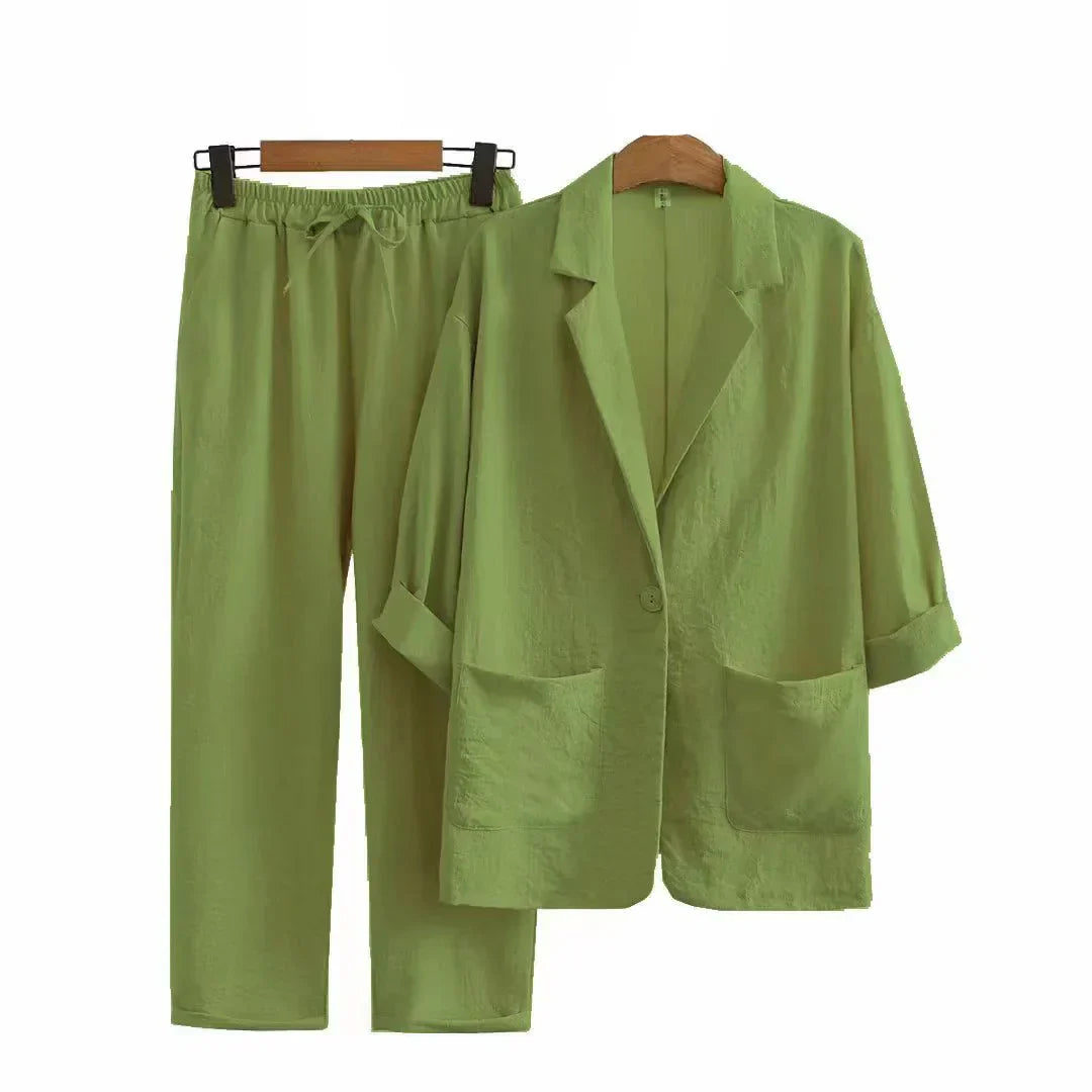 Luchtige & Stijlvolle Tweedelige Damesset met Jasje en Rechte Broek – Sorella