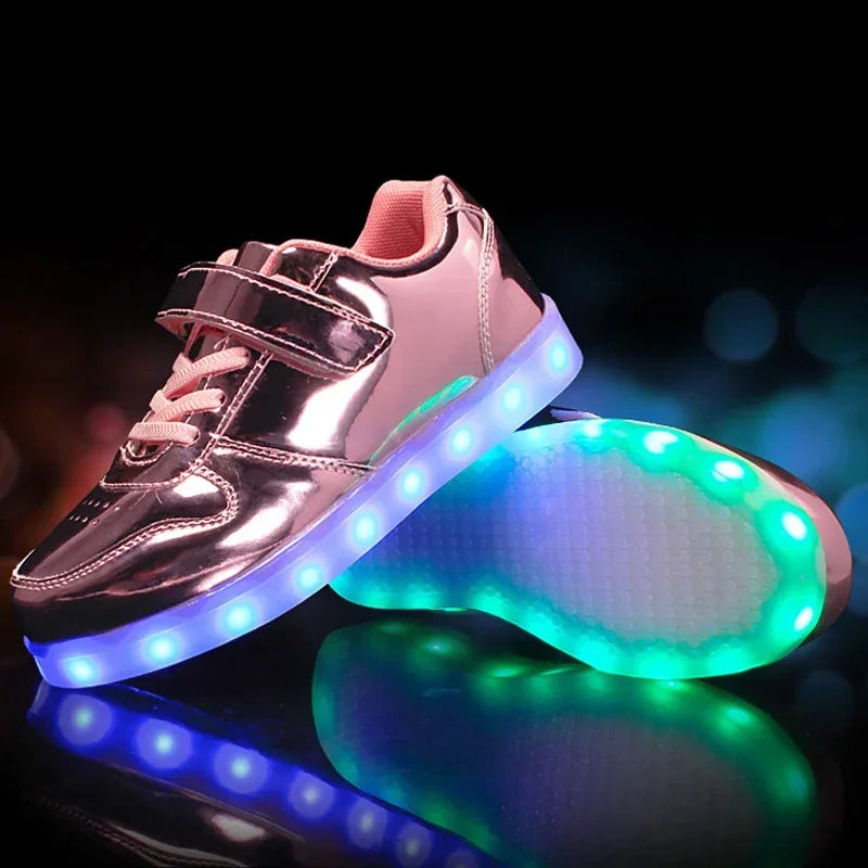 LED-sneakers voor kinderen met kleurveranderend lichteffect tijdens het lopen