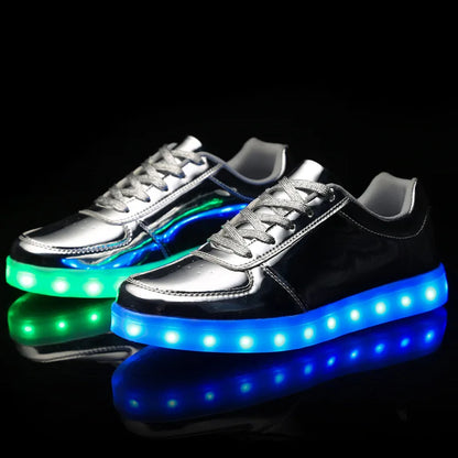 LED-sneakers voor kinderen met kleurveranderend lichteffect tijdens het lopen