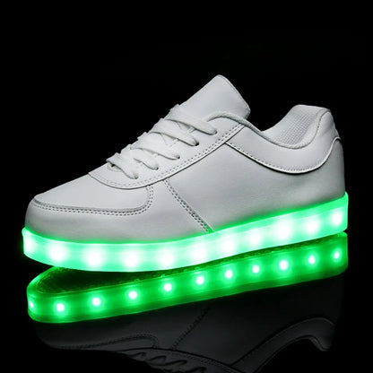 LED-sneakers voor kinderen met kleurveranderend lichteffect tijdens het lopen
