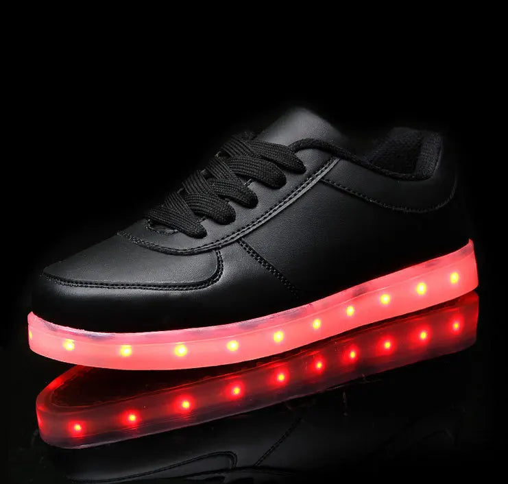 LED-sneakers voor kinderen met kleurveranderend lichteffect tijdens het lopen