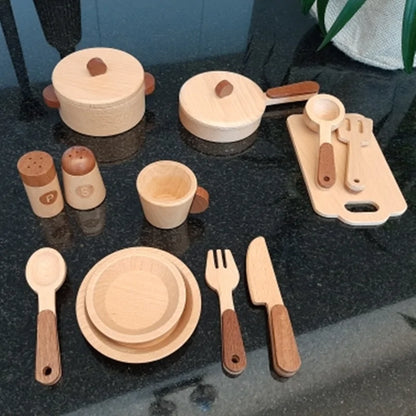 Houten keukenspeelgoed met boomstamlook voor rollenspellen en leerplezier