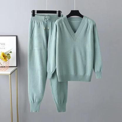Tweedelige Gebreide Dames Set met V-hals Trui & Broek – Noelia