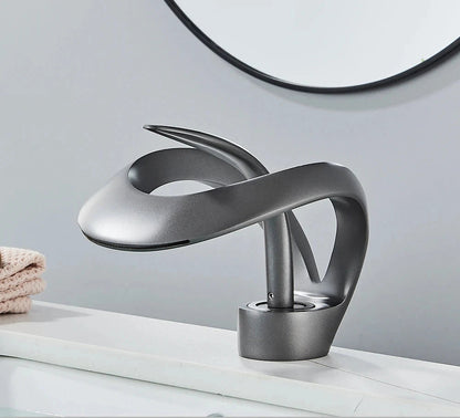 Messing Wastafelkraan met Watervaluitloop - Flowarc