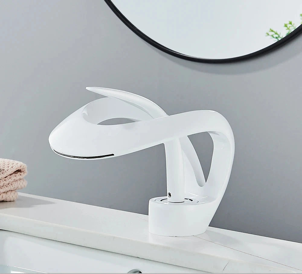 Messing Wastafelkraan met Watervaluitloop - Flowarc
