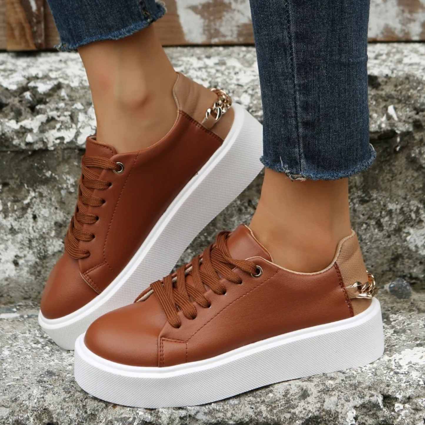 Witte Leren Sneakers met Metalen Ketting - ComfortStep