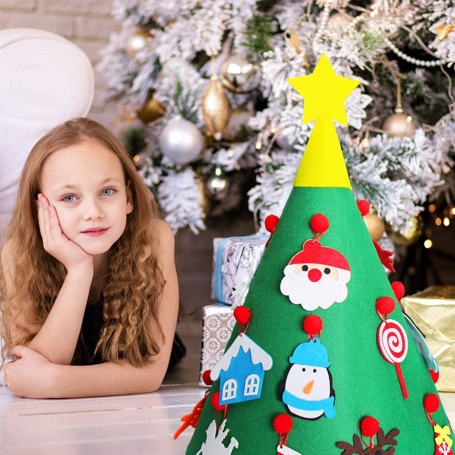 Kerstboom van vilt om zelf te versieren – met 30 decoratie-elementen