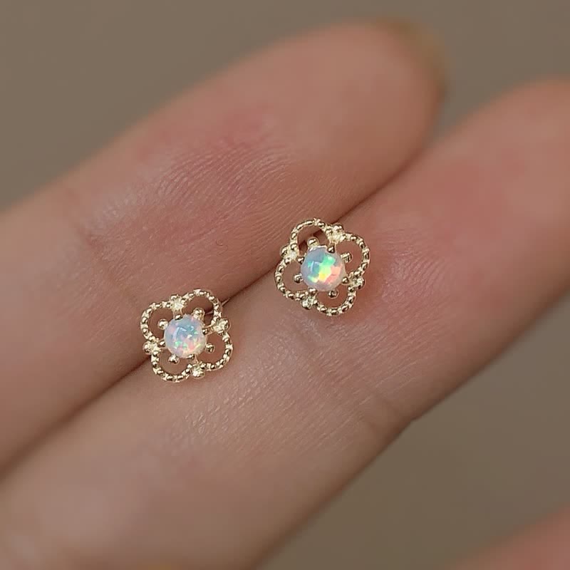 Delicate Vintage Oorbellen met Opaal - Seraphina