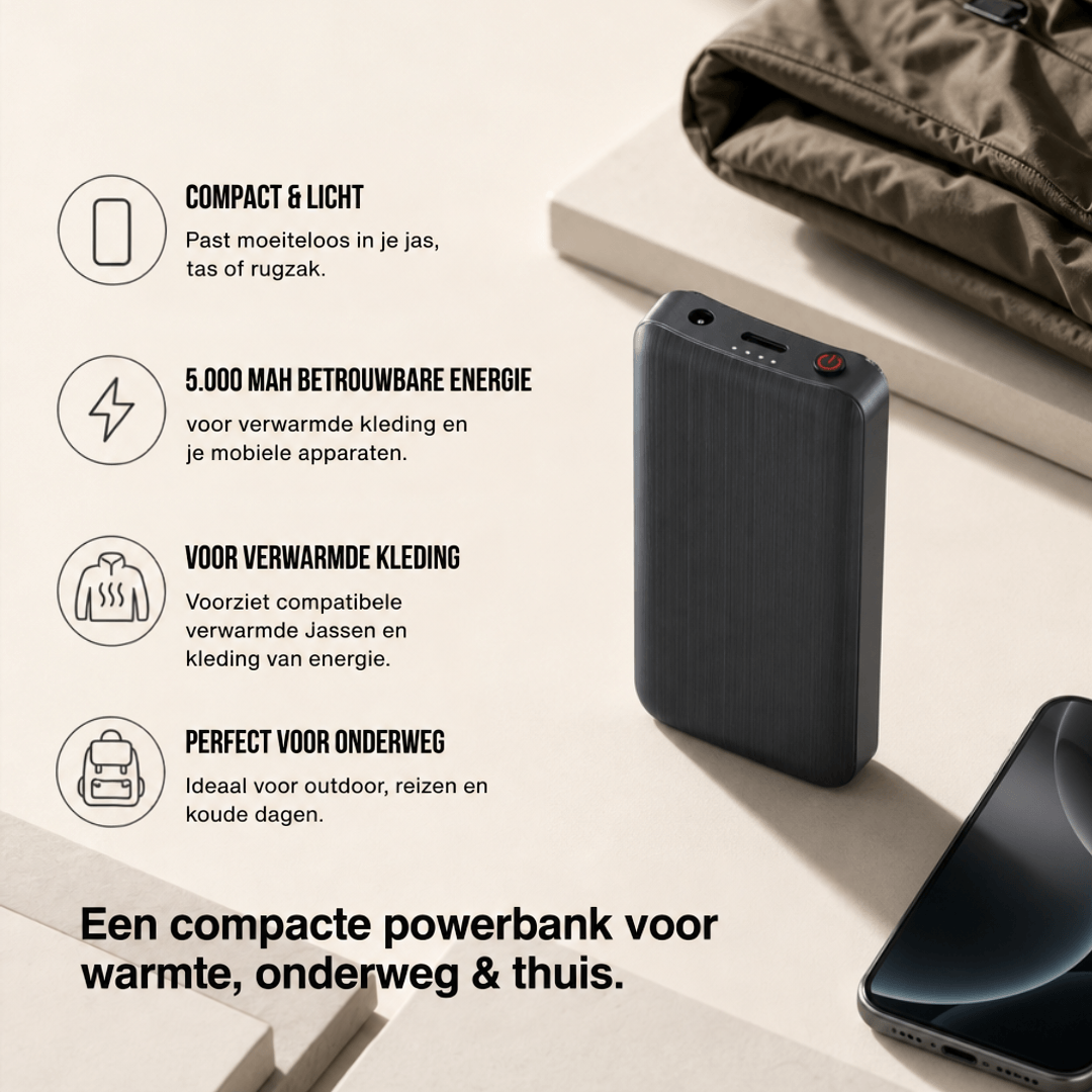 Zwarte powerbank met geborsteld oppervlak naast een opgevouwen jas en een smartphone, met kenmerken in icoontjes