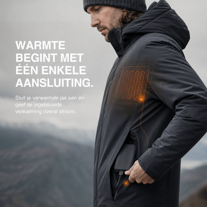 Man in zwarte jas met muts, de accu in zijn zak, met verwarmingselement oplichtend in oranje