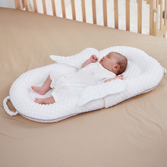 Ergonomisch babynest met rugsteun en mesh-ligvlak – Cosynido