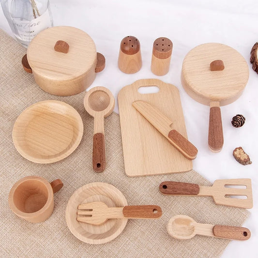 Houten keukenspeelgoed met boomstamlook voor rollenspellen en leerplezier