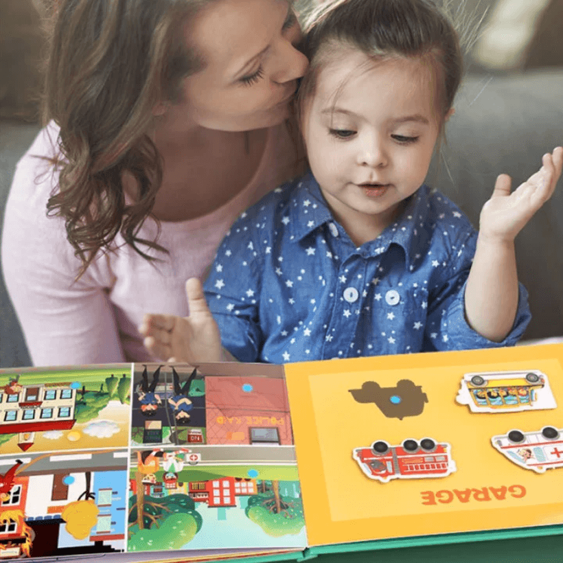 Interactief leerboek voor peuters met klittenband-opdrachten en opbergzakje.