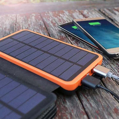Zonne-energie powerbank met 4 panelen en 3 USB-uitgangen – SunCore