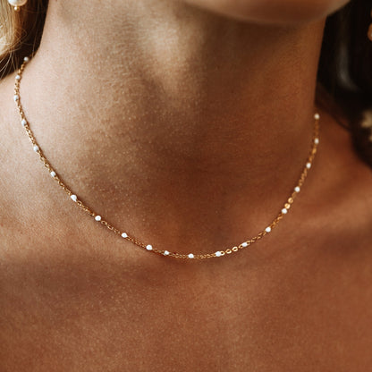 Choker met Witte Emaillekralen - Aurielle