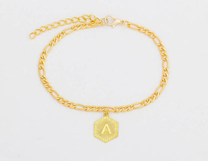 Letter Charm Enkelbandje
